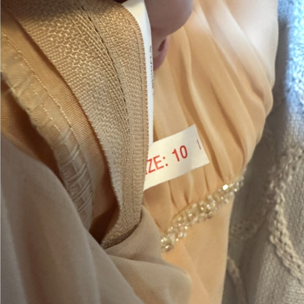 Elegant Peach Evening Gown with Beaded Detail - Picture 2 of 4